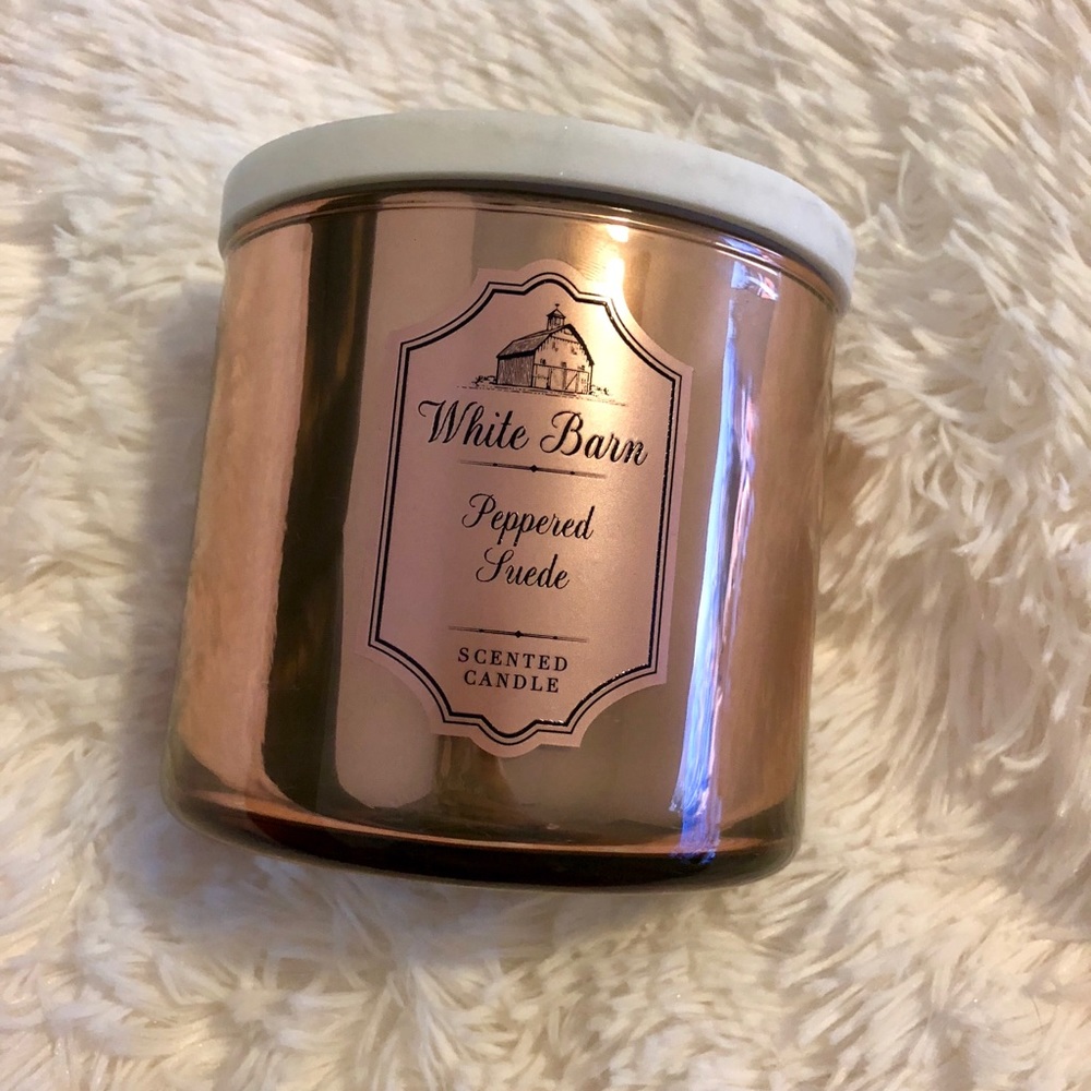 Pepper Suede White Barn Candle